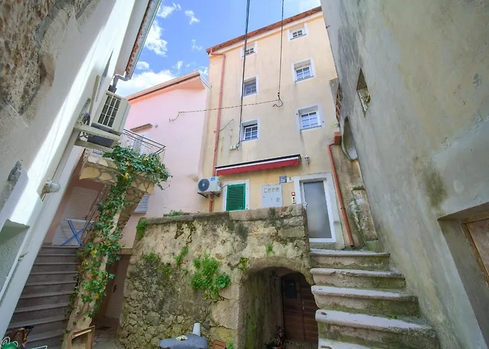 Old Loft Daire Vrbnik (Primorje-Gorski Kotar)