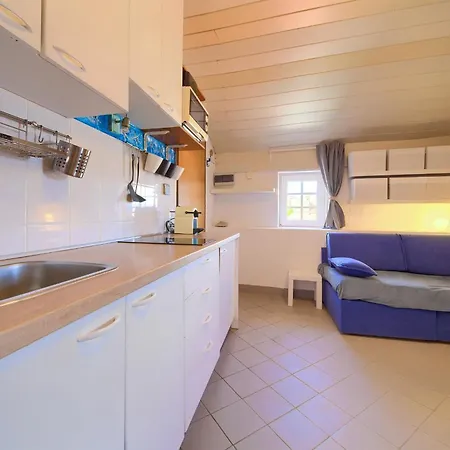 Old Loft Apartment Vrbnik (Primorje-Gorski Kotar)