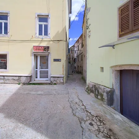 Apartment Old Loft Vrbnik (Primorje-Gorski Kotar)